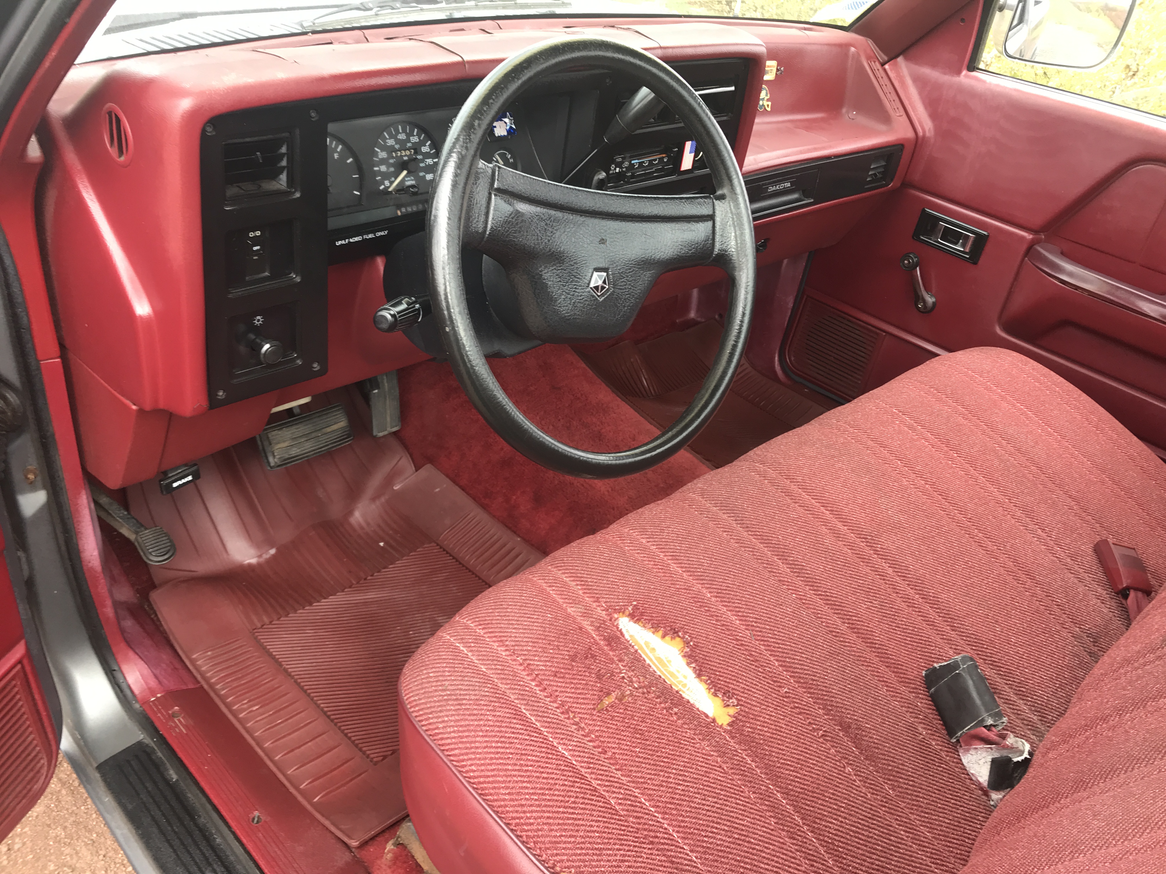 1991 Dodge Dakota Pickup ONE OWNER 117K 8 foot bed and roomy bench seating NICE — photo 42